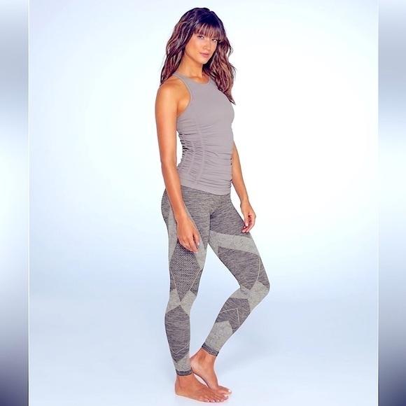 NWT NUX Spellbound Yoga Stretch Cami Tank Top Gray Mineral Size Small - Picture 16 of 16